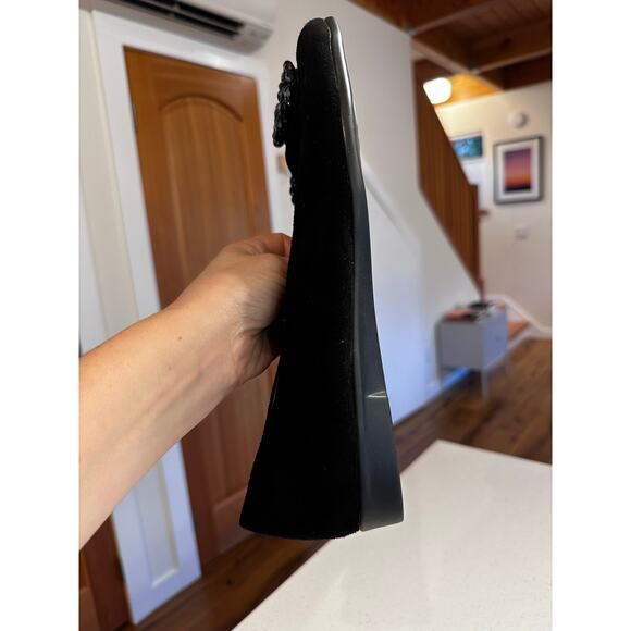 Aerosoles Women's 11 Black Suede Round Toe Flats with Jewel Detail. EUC! - Picture 3 of 7